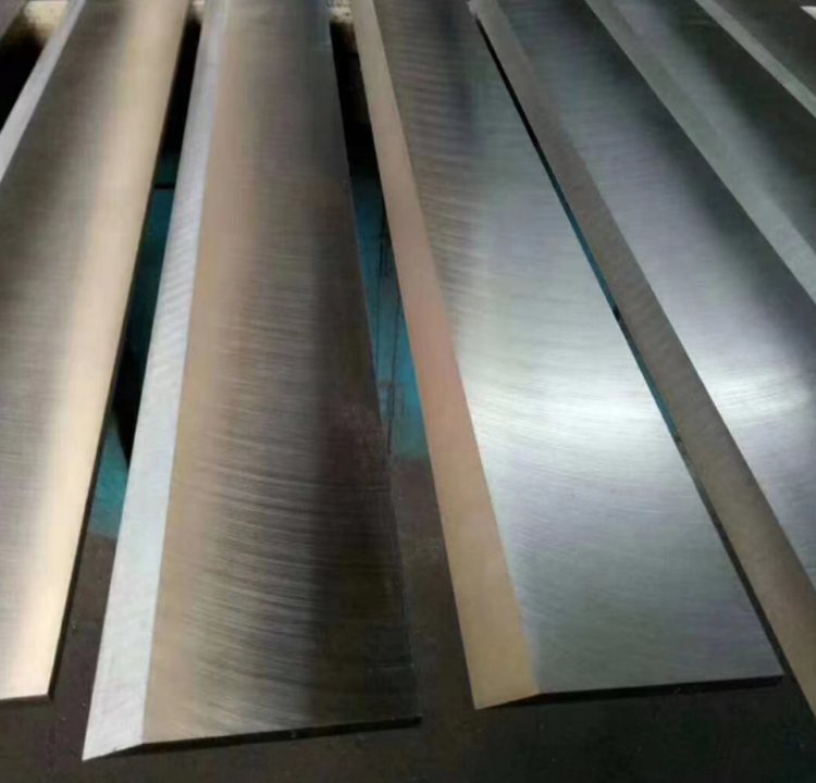 刀口(kǒu)鑲鋼刀