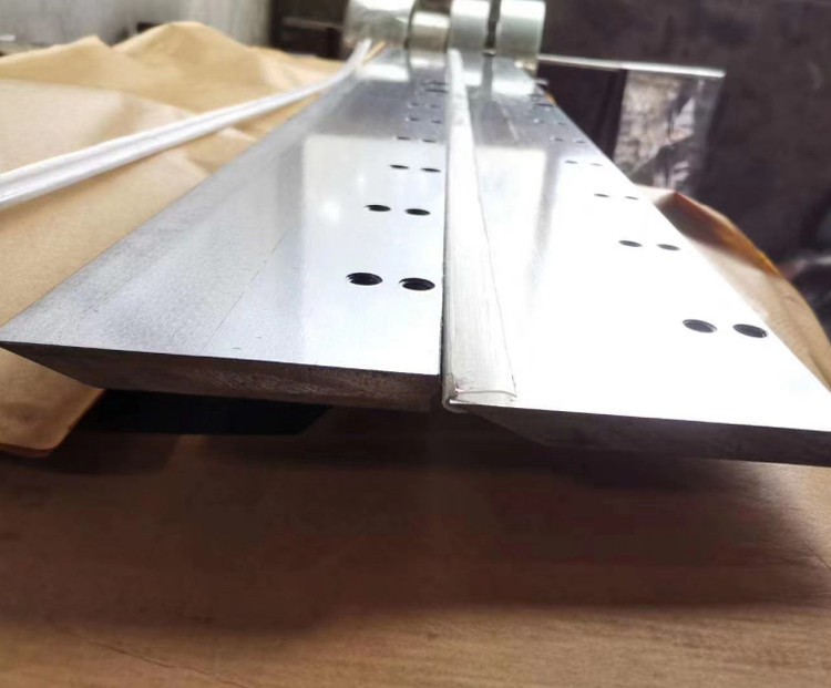 刀口鑲鋼刀(dao)